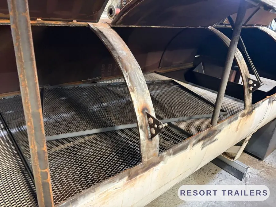 Curved end plate and grate supports