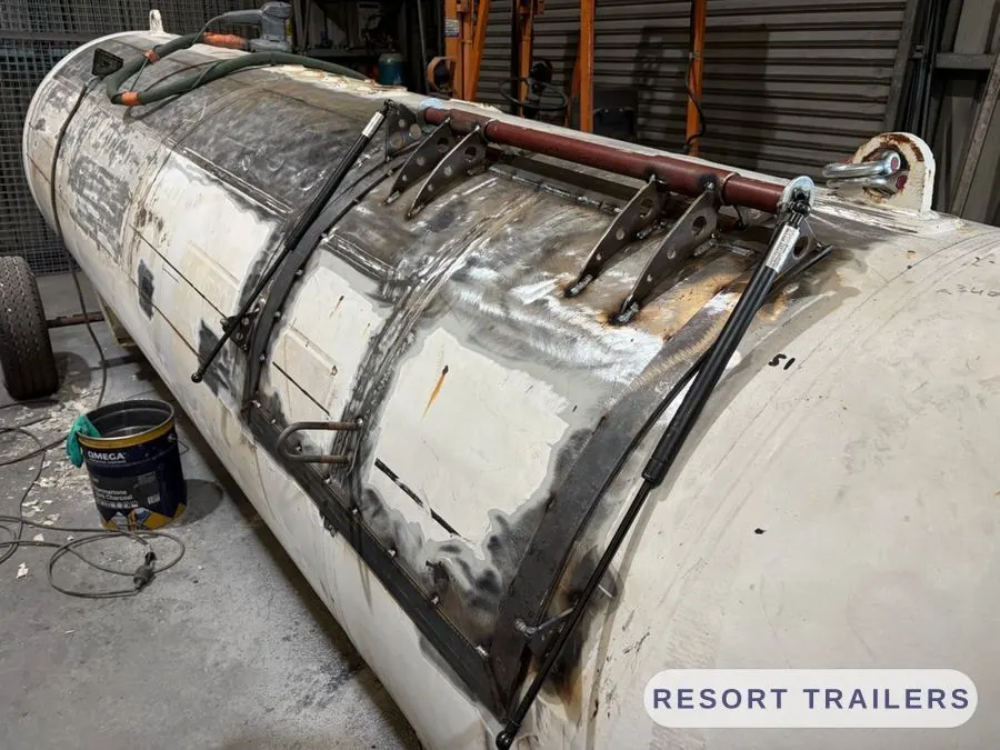 The vessel opened up with the manifold laid in